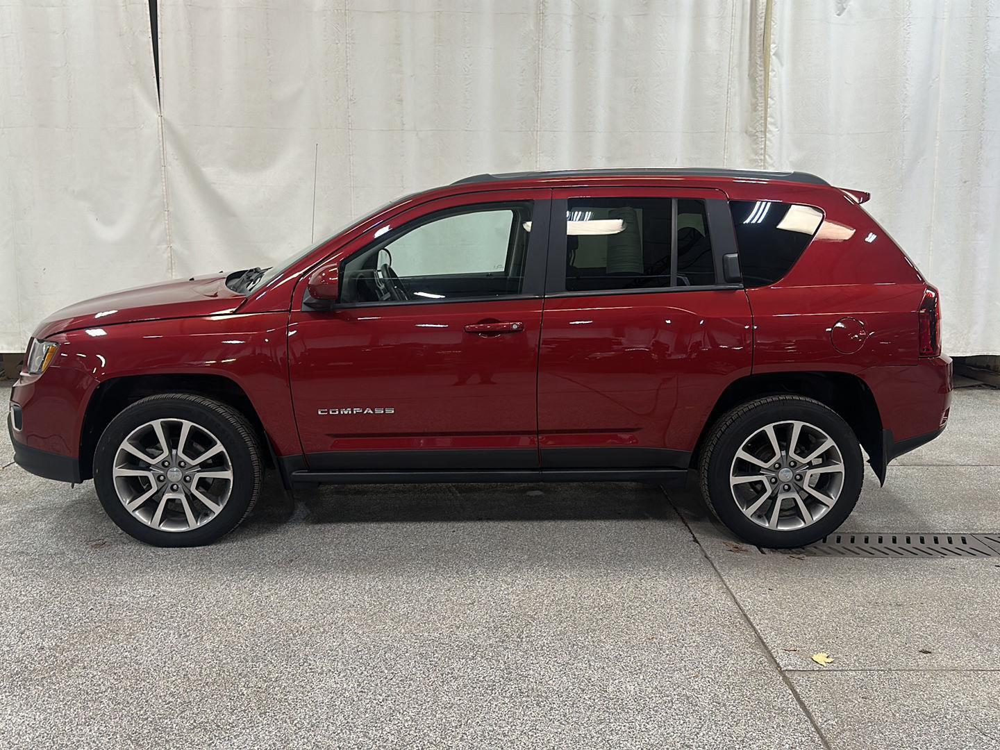 Used 2016 Jeep Compass High Altitude with VIN 1C4NJDEB2GD573473 for sale in Waconia, Minnesota