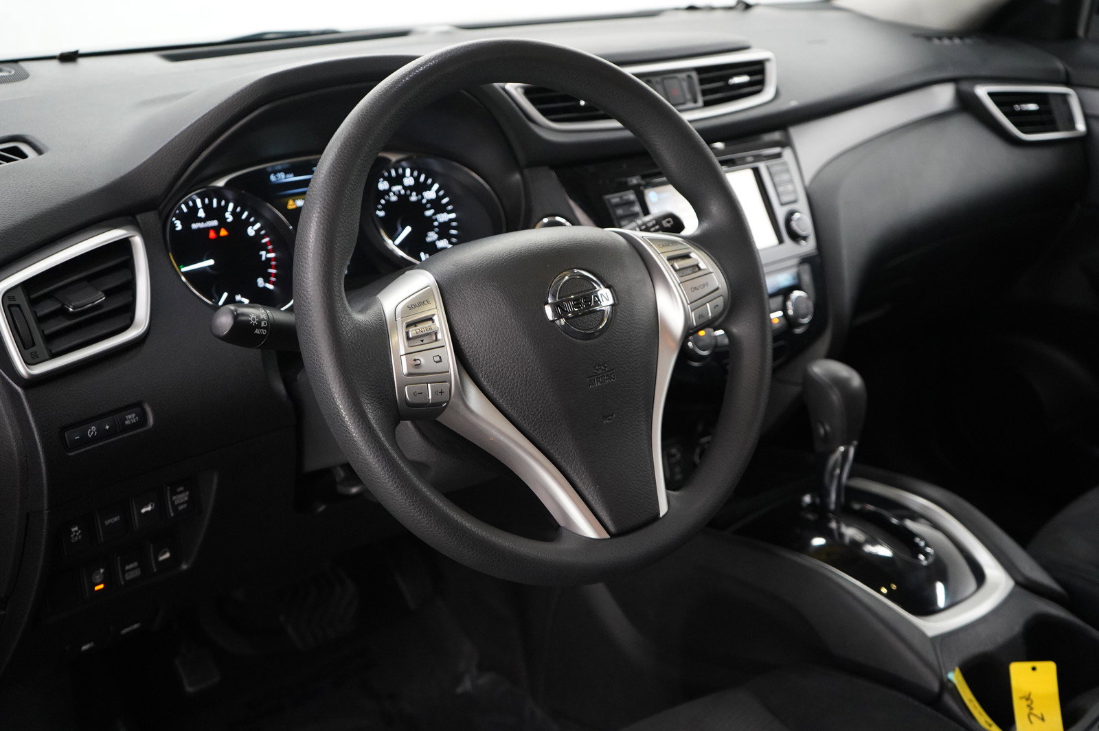 2014 Nissan Rogue SV photo 18