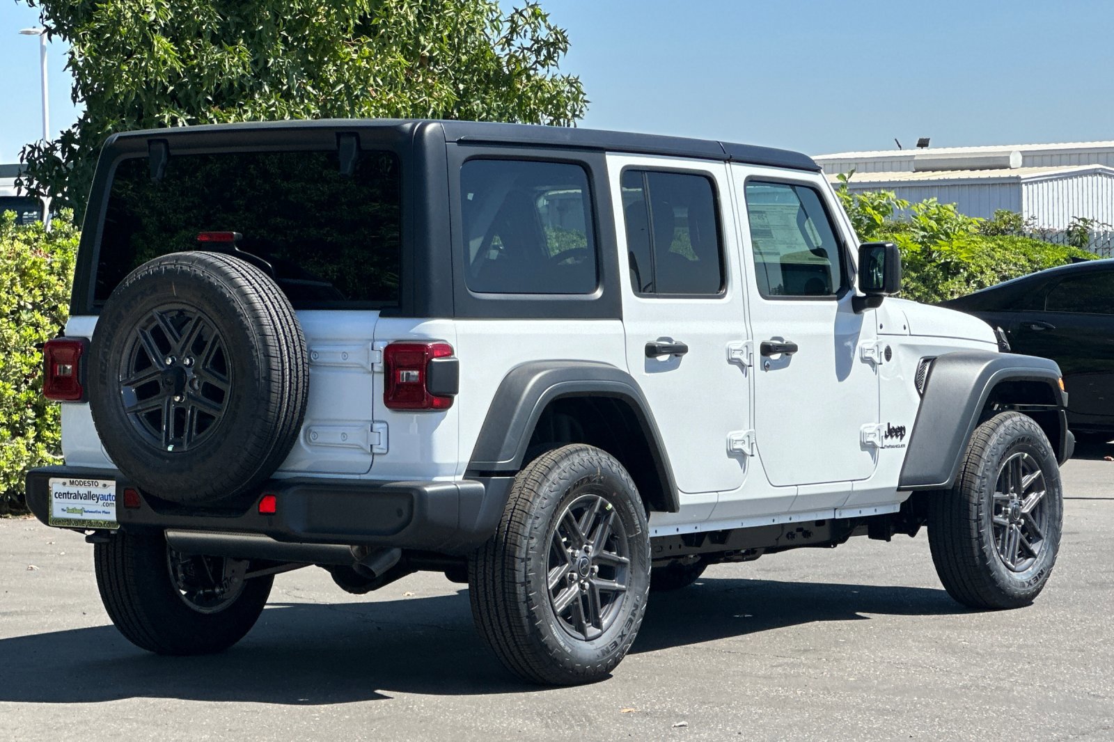 2025 Jeep Wrangler Sport S photo 4