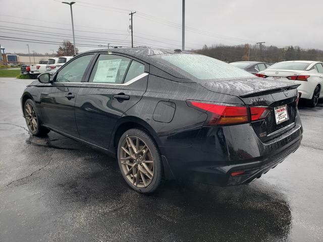 2025 Nissan Altima SR photo 3