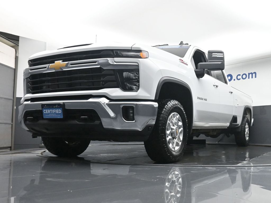 2024 Chevrolet Silverado 3500HD LT photo 4