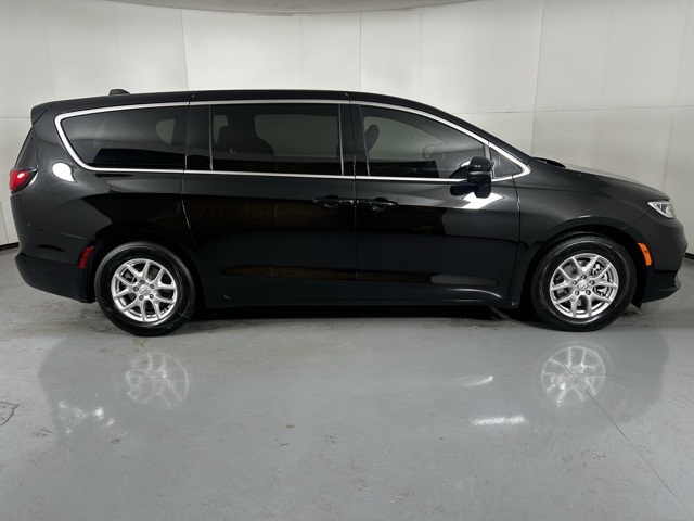 2026 Chrysler Pacifica photo 8