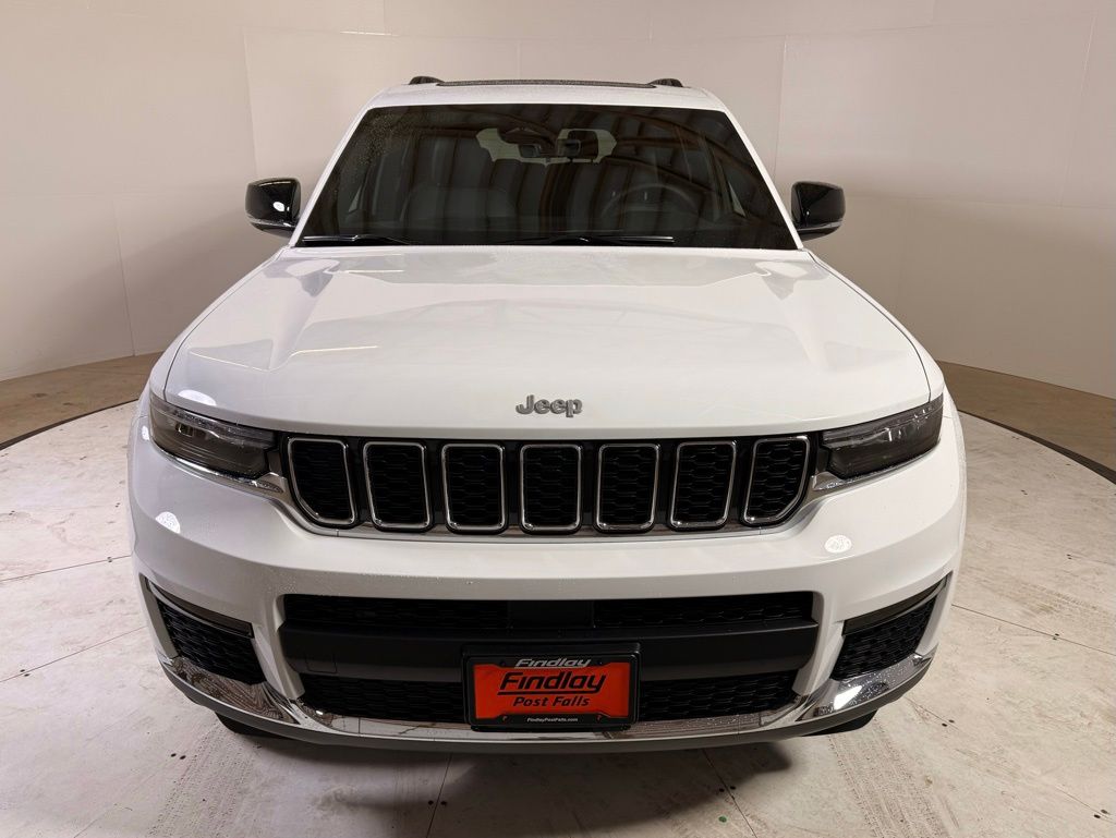 2025 Jeep Grand Cherokee Limited photo 2
