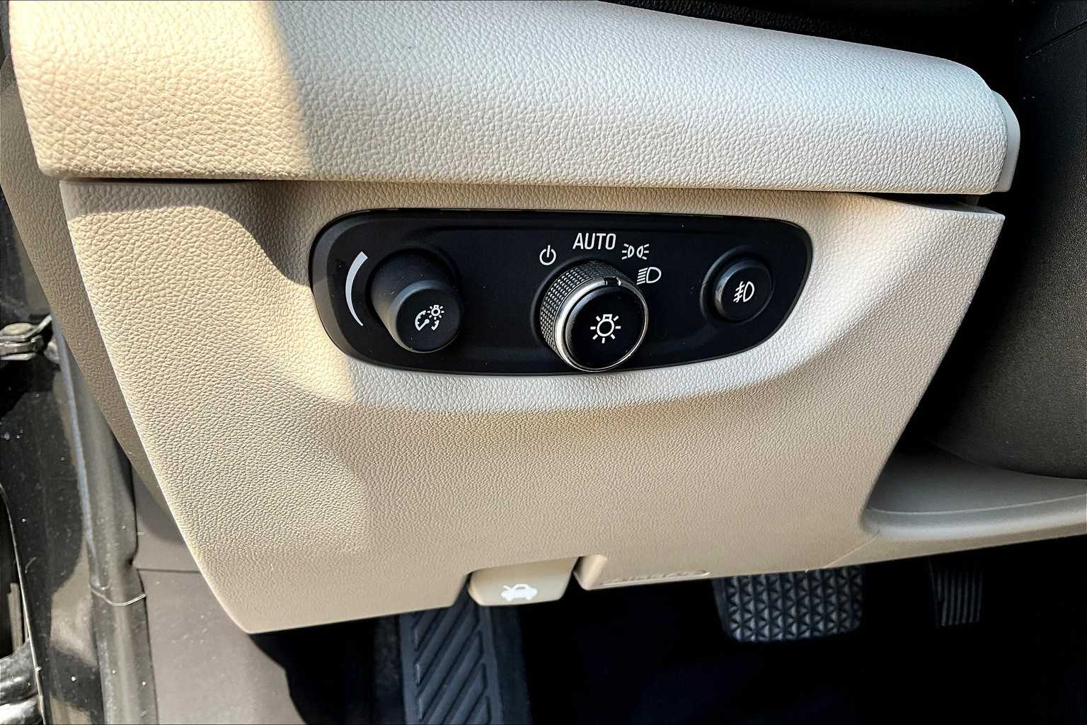 2018 Buick Regal Sportback Preferred II photo 32