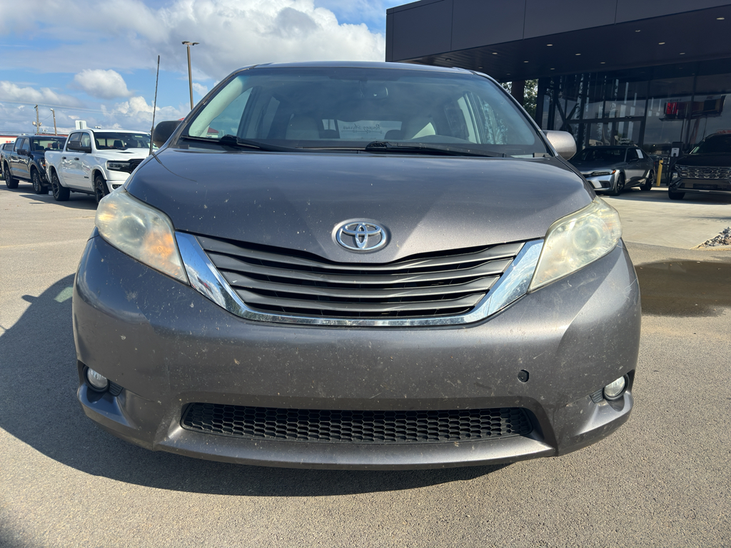 2014 Toyota Sienna XLE photo 5