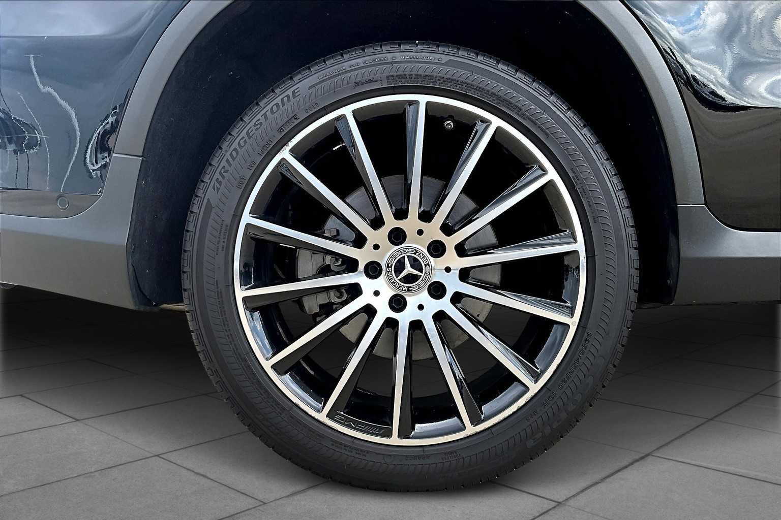 2021 Mercedes Benz GLC 300 photo 10