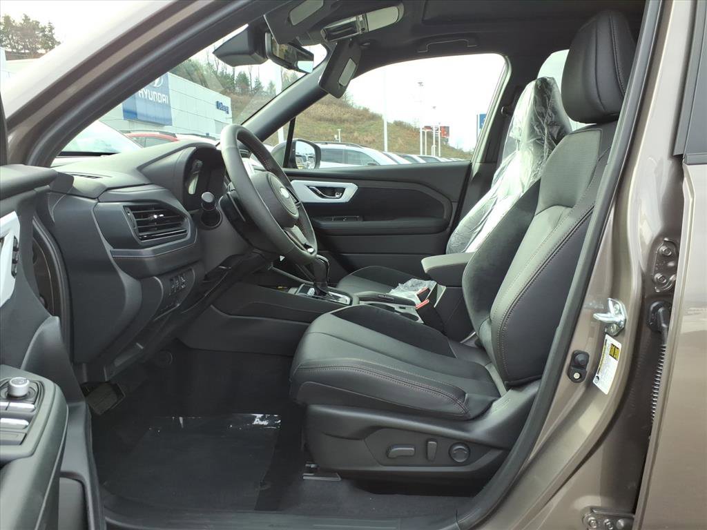 2025 Subaru Forester Touring photo 3