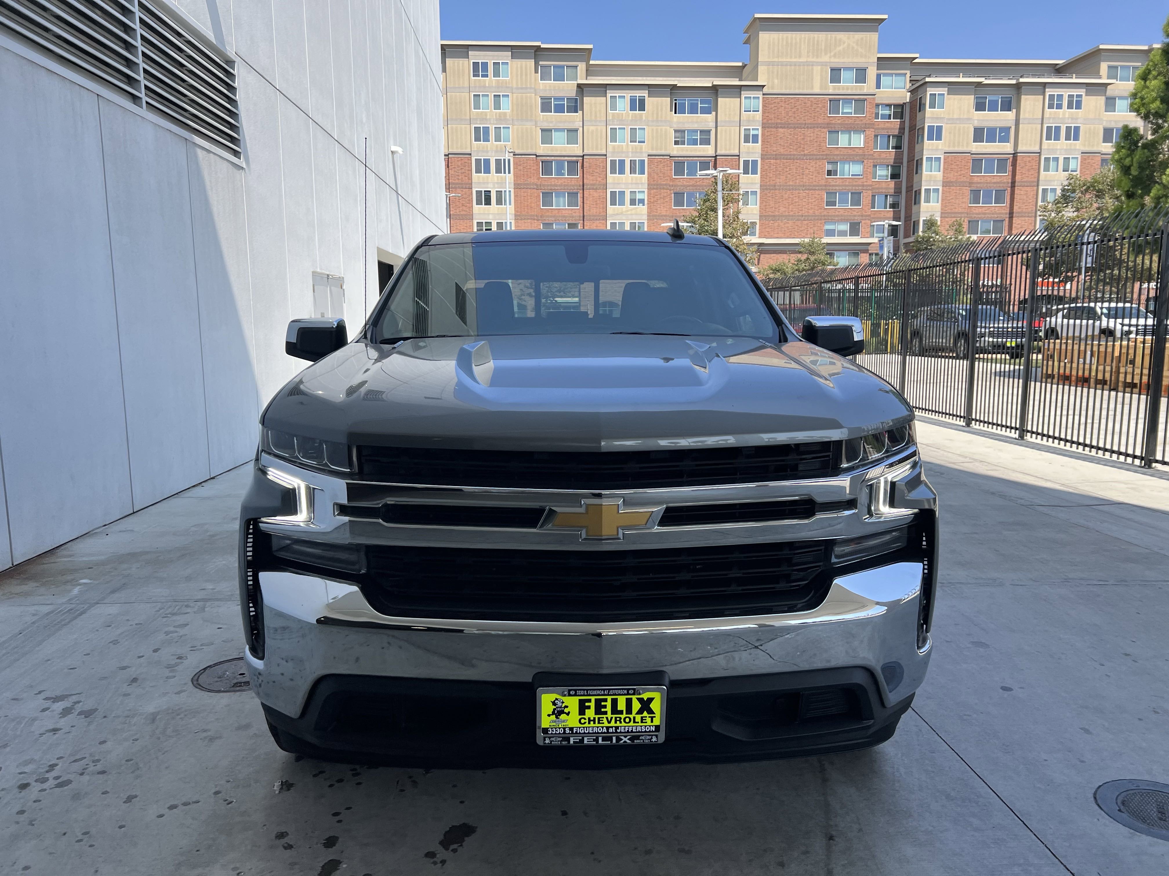 2021 Chevrolet Silverado 1500 LT photo 3