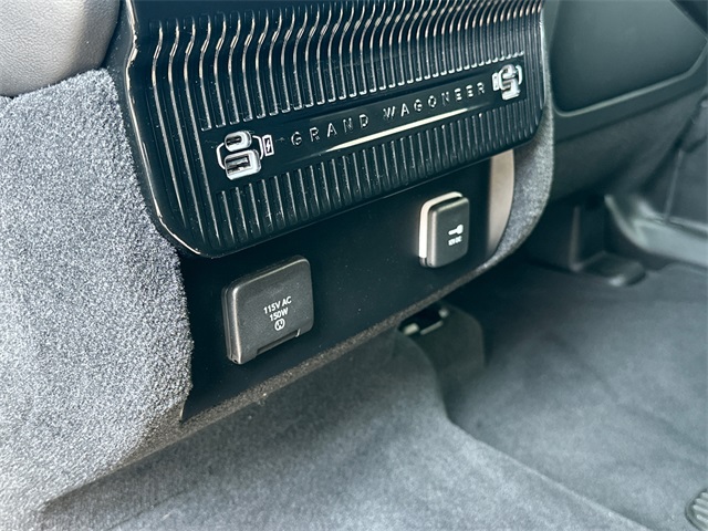 2024 Jeep Grand Wagoneer II photo 17