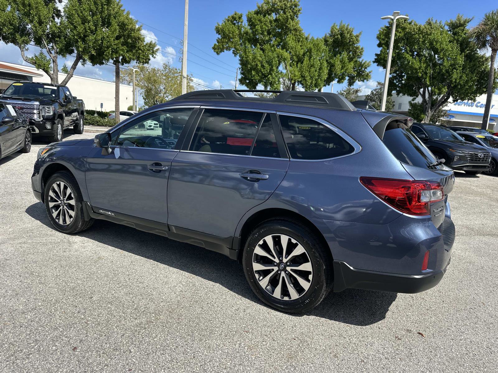 2017 Subaru Outback Limited photo 4