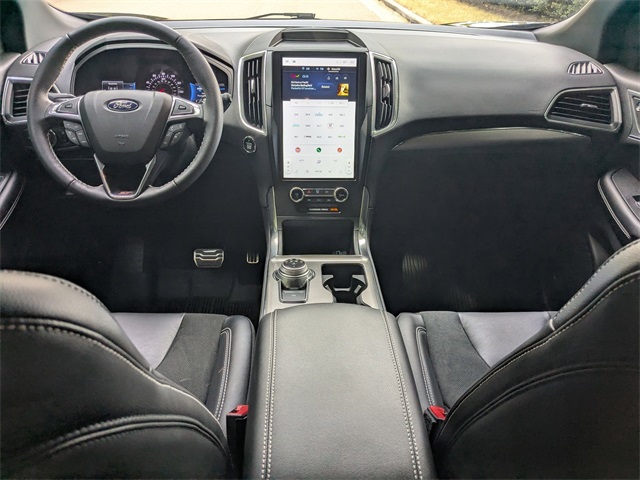2023 Ford Edge ST photo 22