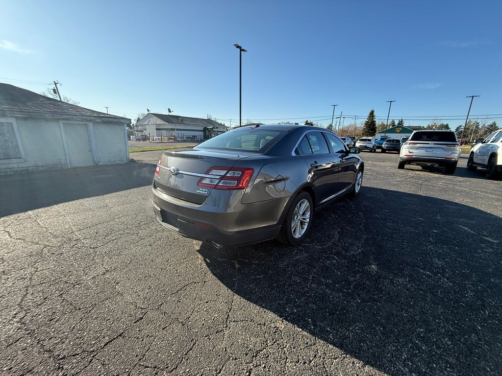2015 Ford Taurus SEL photo 2