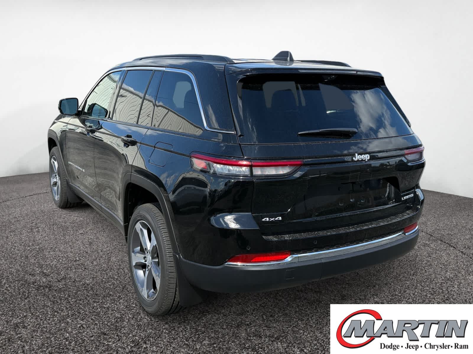 2025 Jeep Grand Cherokee Limited photo 3