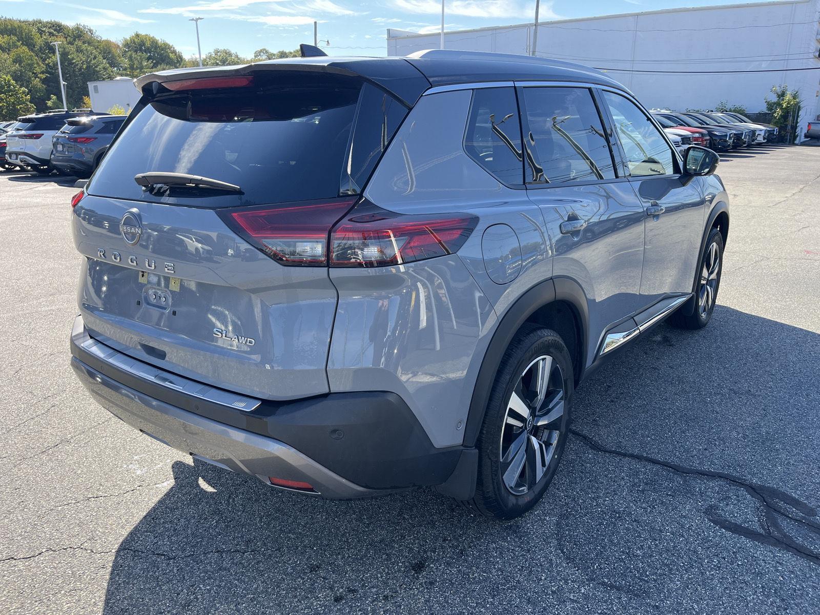 2023 Nissan Rogue SL photo 3
