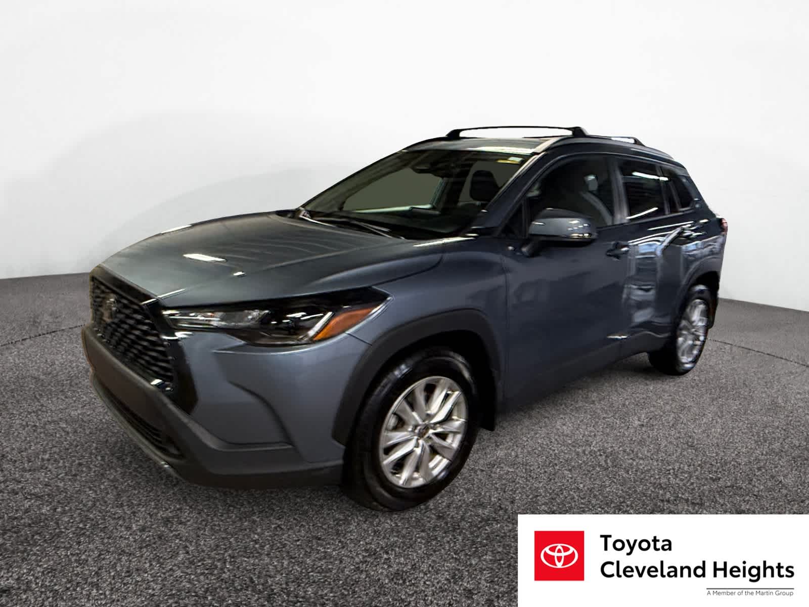 2024 Toyota Corolla Cross LE's photo