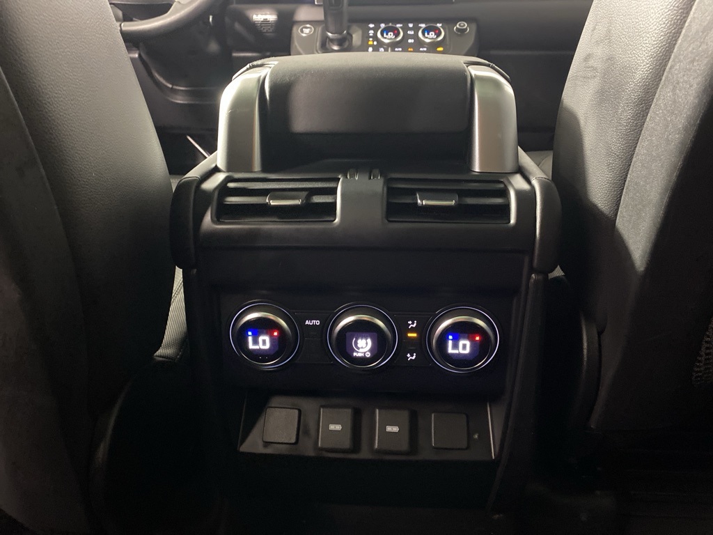 2024 Land Rover Defender 130 X-Dynamic SE photo 22
