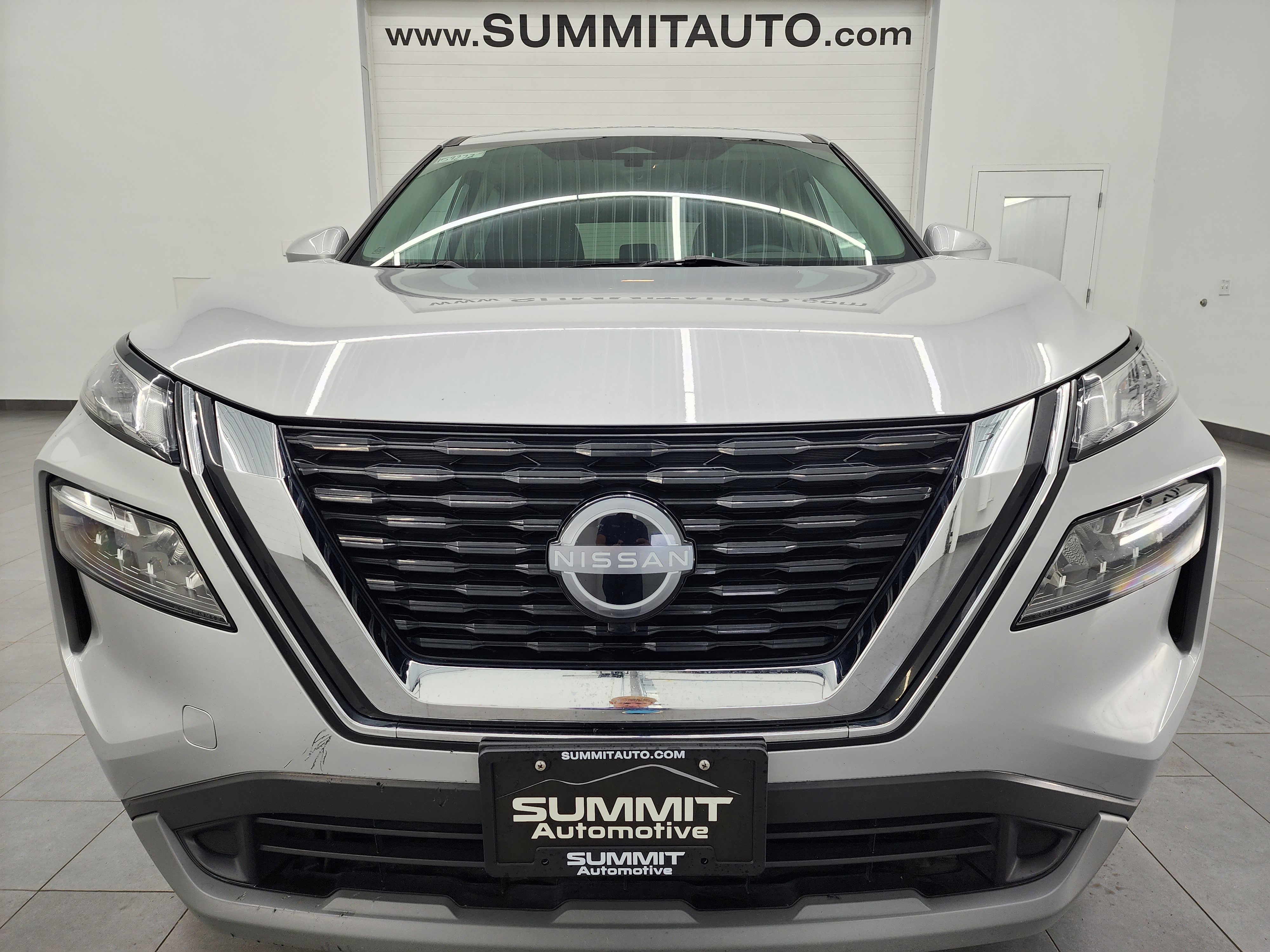 2023 Nissan Rogue SV photo 3