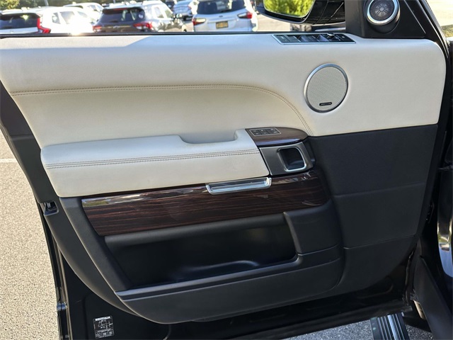 2016 Land Rover Range Rover HSE photo 13