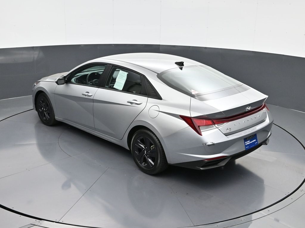 2023 Hyundai Elantra SEL photo 19