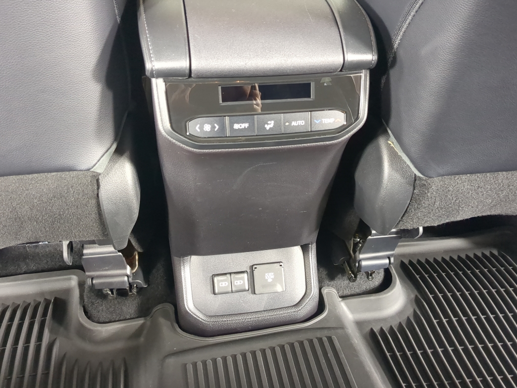2022 Toyota Highlander Limited photo 26