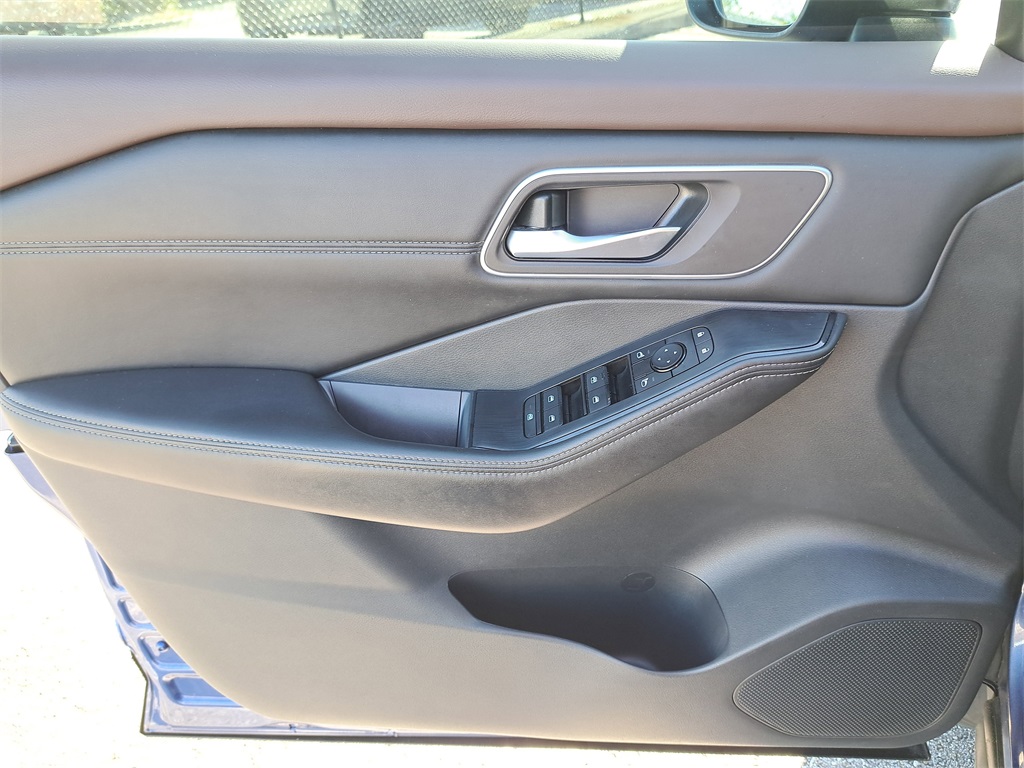 2021 Nissan Rogue SV photo 22