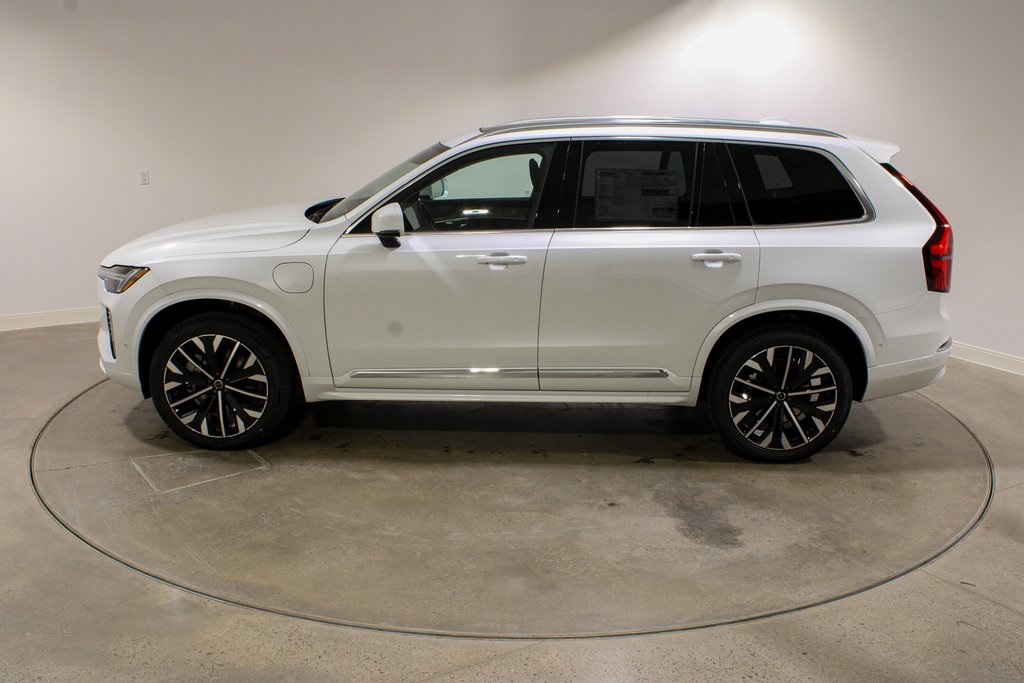 2025 Volvo XC90 T8 Plus photo 3