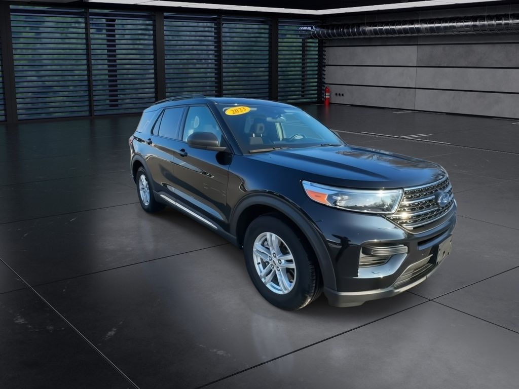 2023 Ford Explorer XLT photo 2