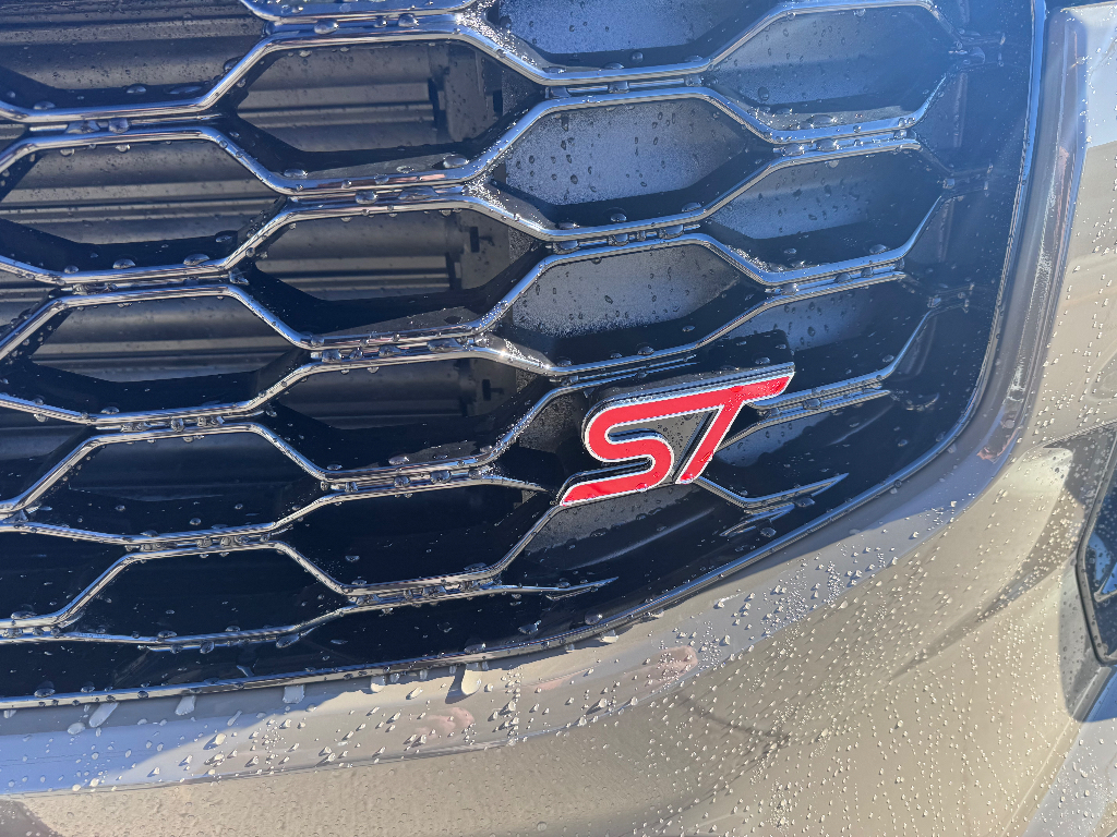 2026 Ford Explorer ST photo 2