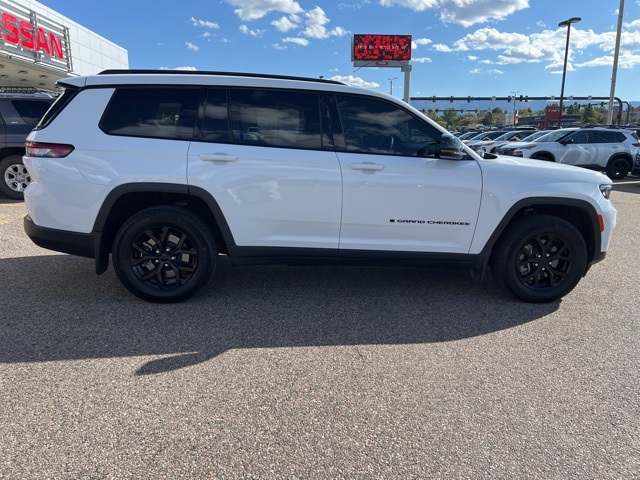 2024 Jeep Grand Cherokee Altitude photo 2