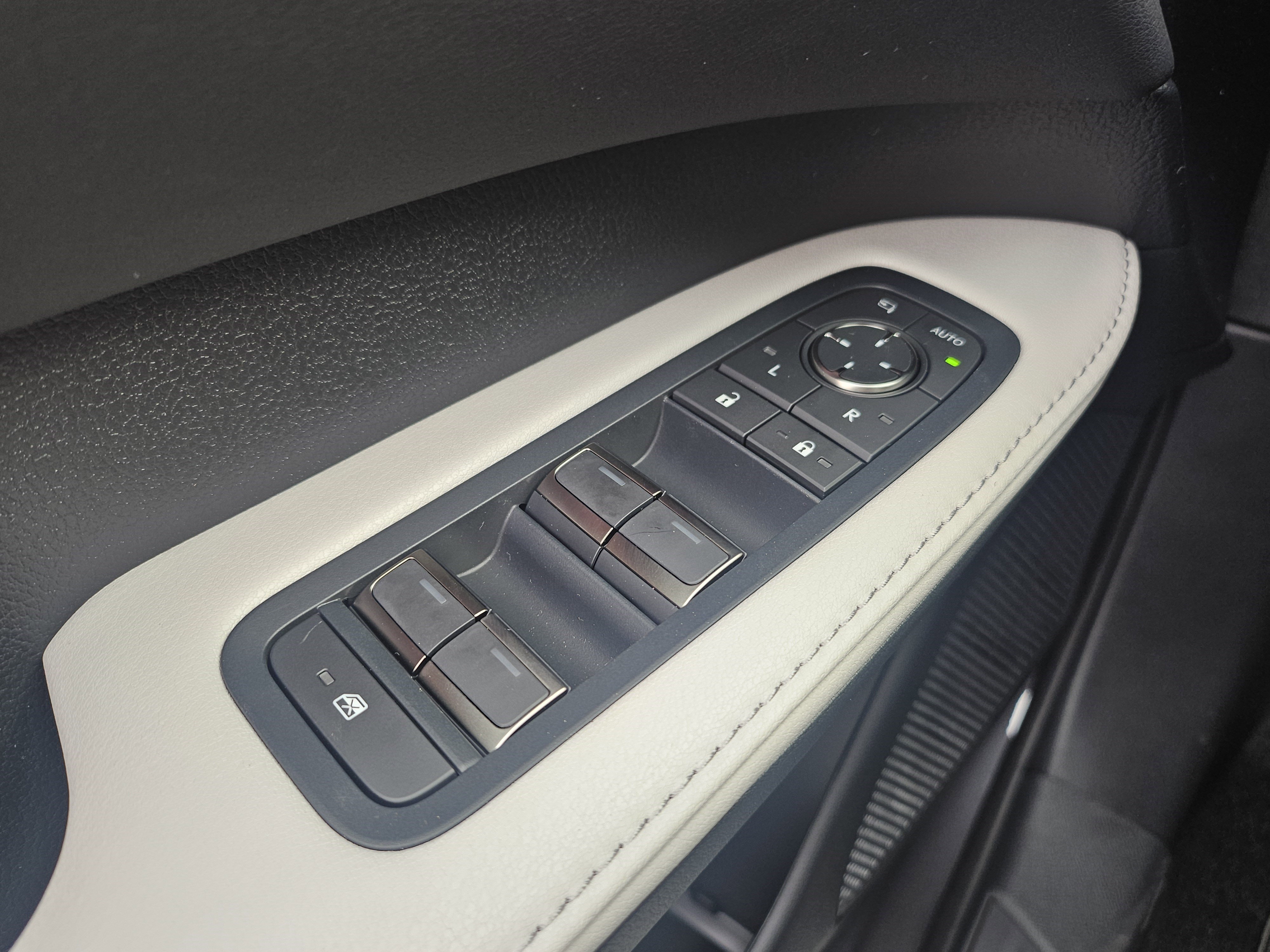 2025 Lexus RX 350 Premium photo 2