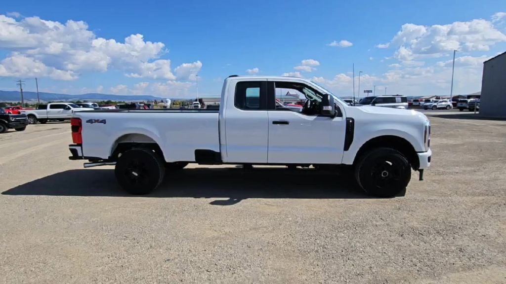 2025 Ford F-350 photo 9