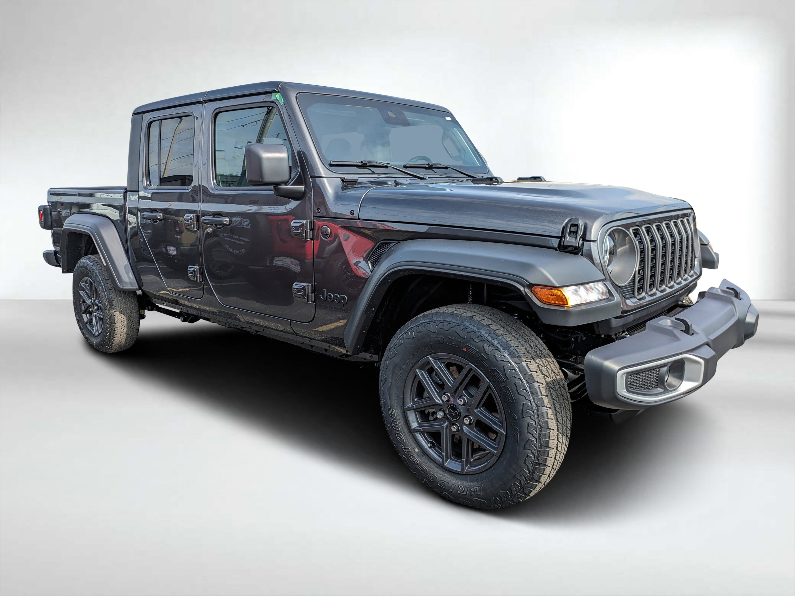 2025 Jeep Gladiator Sport S photo 2
