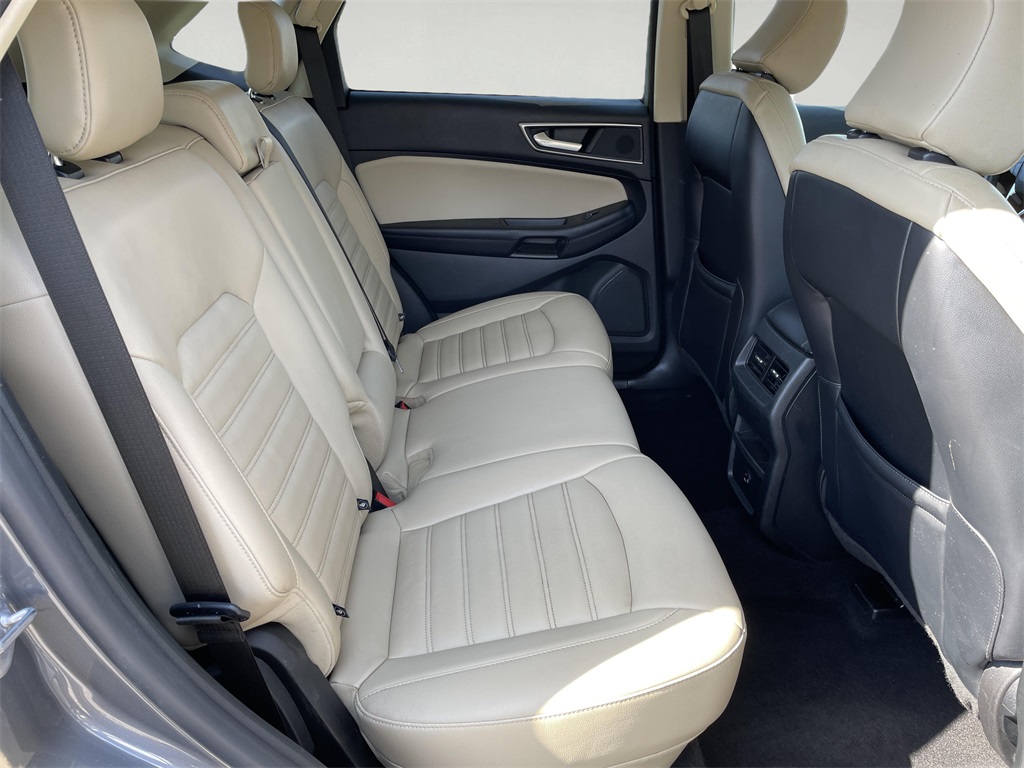 2022 Ford Edge SEL photo 12