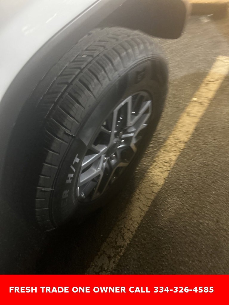 2024 Jeep Wrangler Sahara photo 3