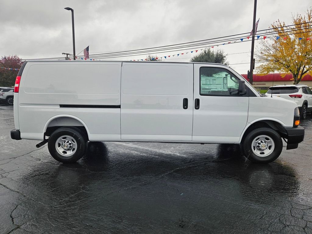 2025 Chevrolet Express Cargo 2500 photo 4