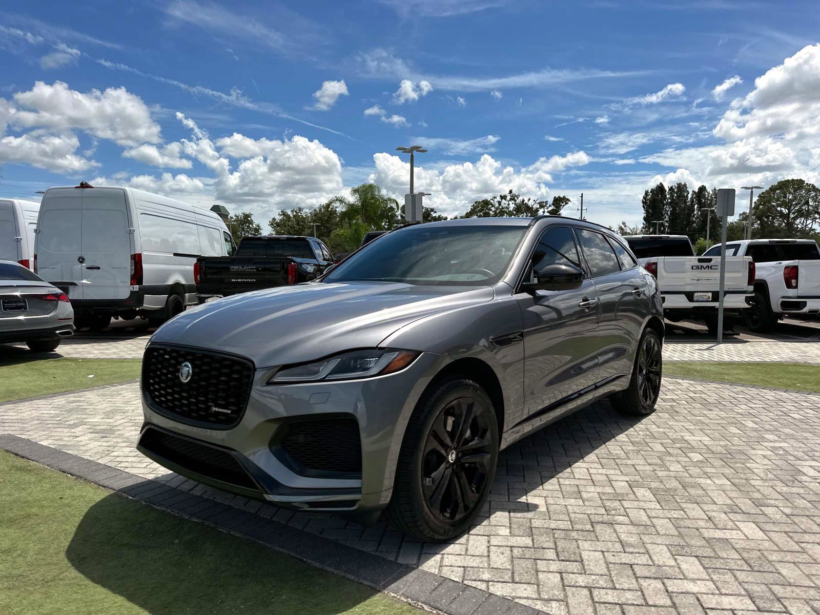 2024 Jaguar F-PACE P400 R-Dynamic S photo 7