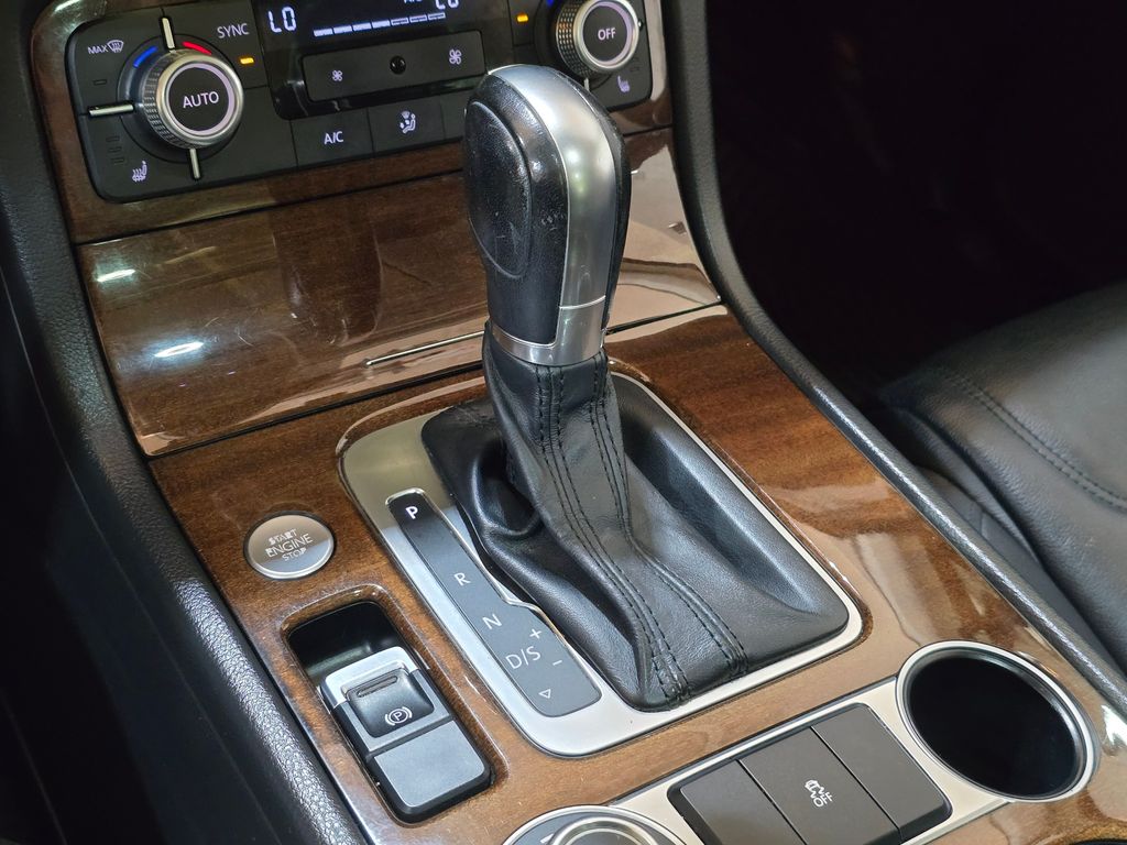 2015 Volkswagen Touareg V6 FSI TDI Hybrid photo 13