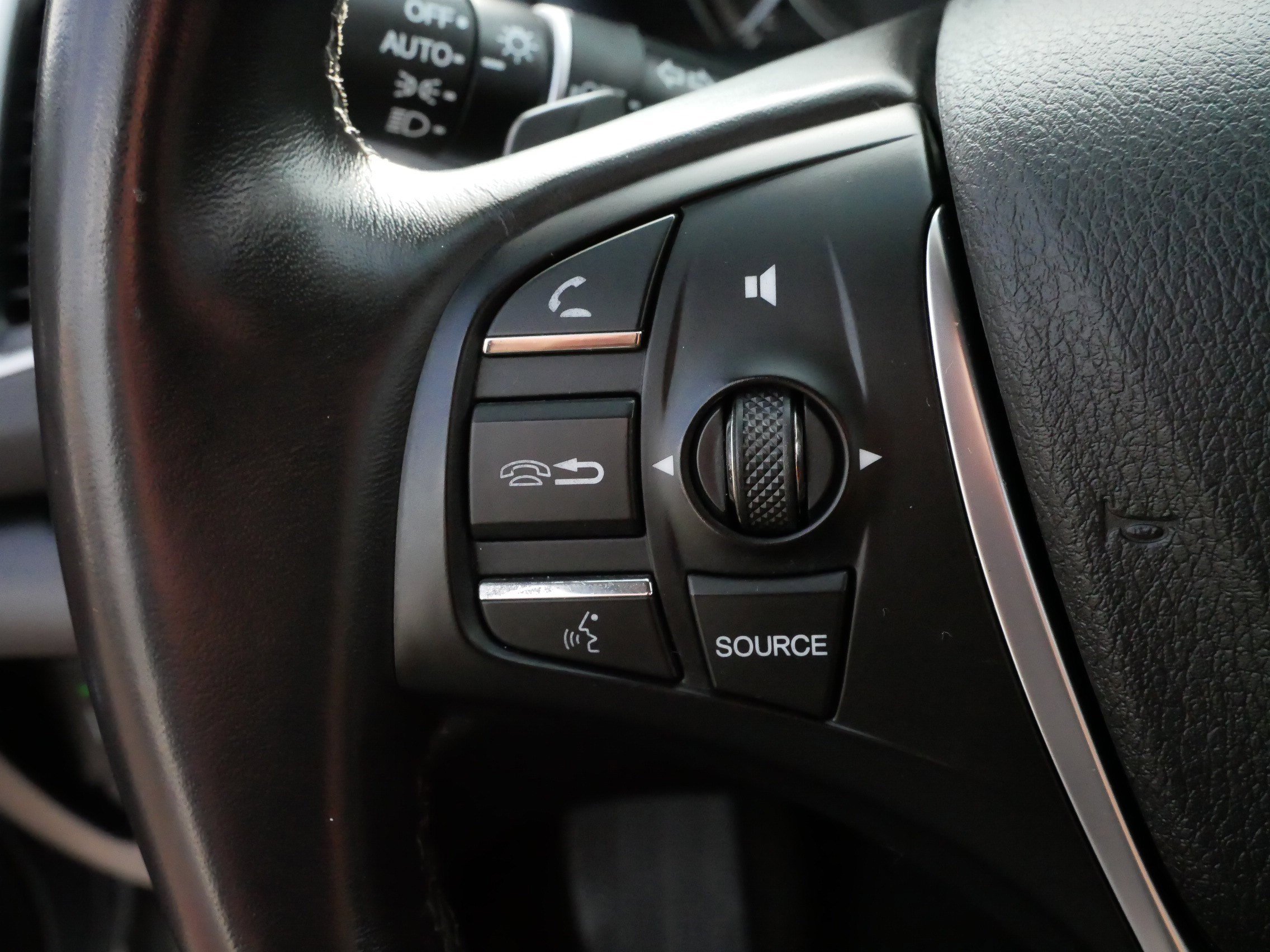 2015 Acura TLX SH-AWD Advance photo 23