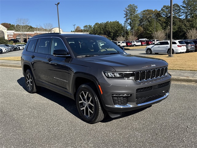 2025 Jeep Grand Cherokee Limited photo 3