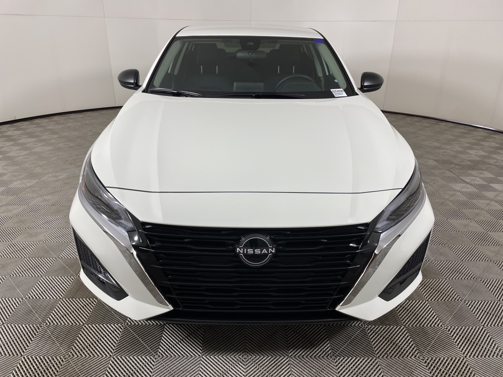 2025 Nissan Altima SV photo 3