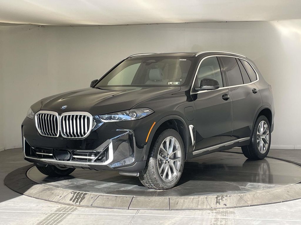 2026 BMW X5 50e's photo