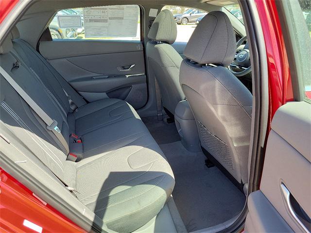 2025 Hyundai Elantra SEL Sport photo 18