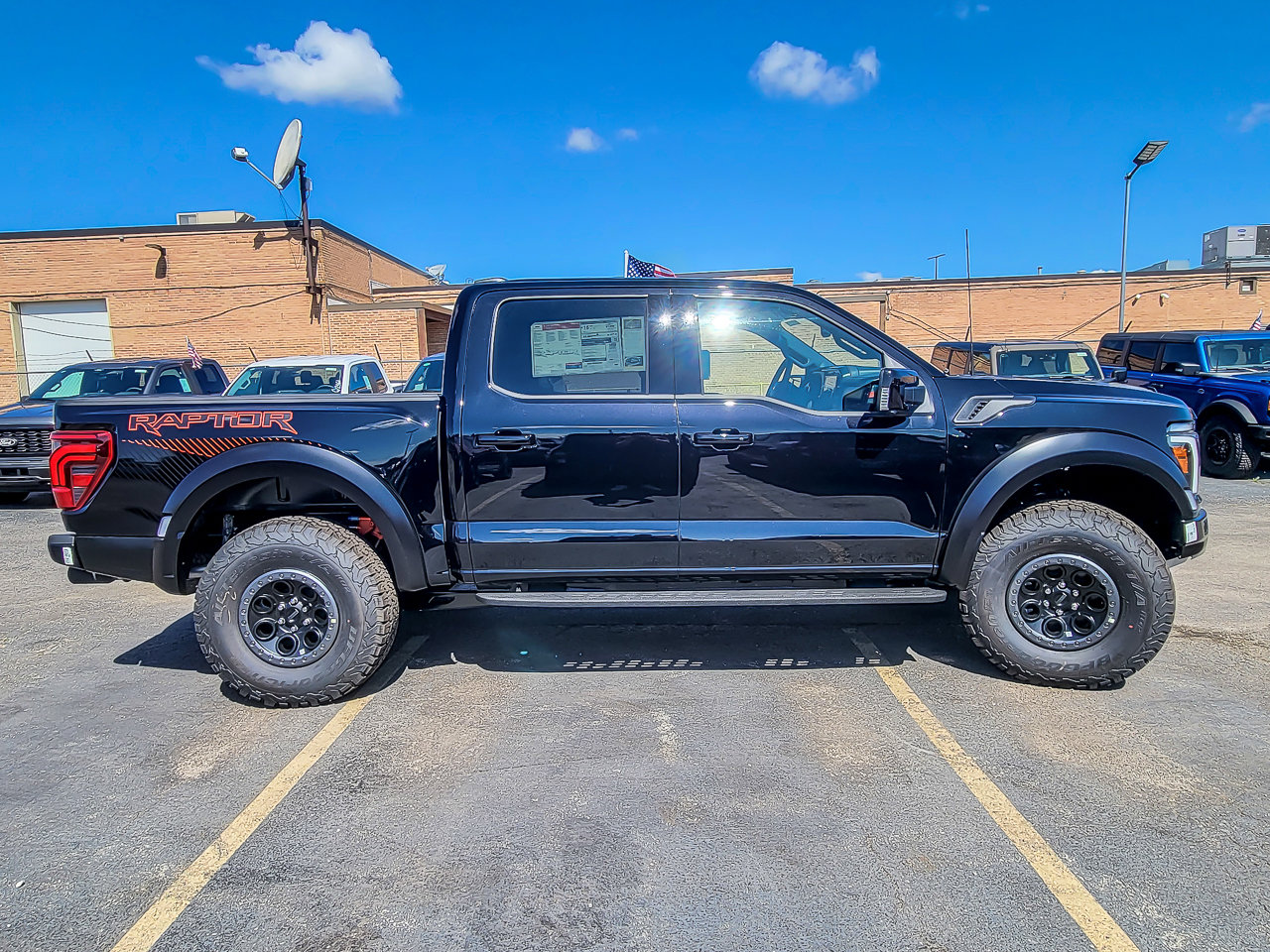 2025 FORD F-150 - Image 8