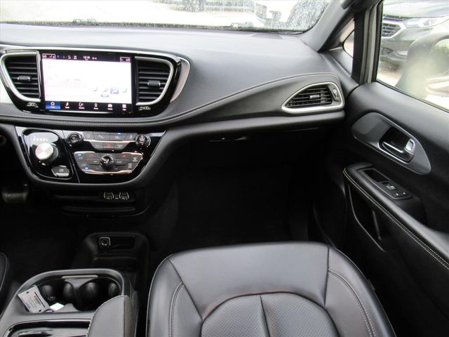 2023 Chrysler Pacifica Touring L photo 14