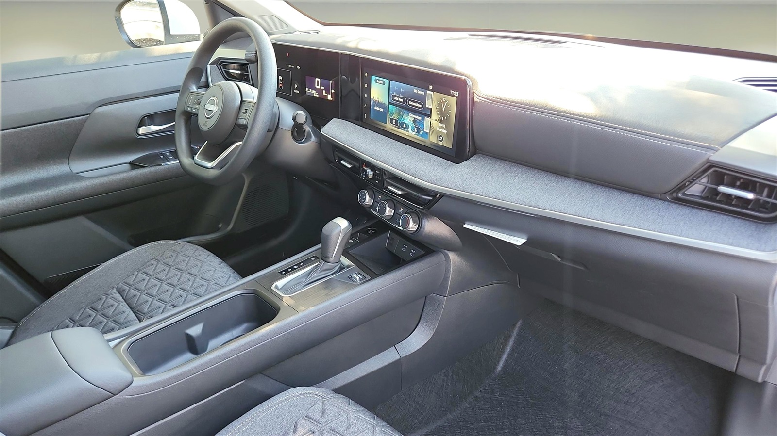 2025 Nissan Kicks SV photo 18