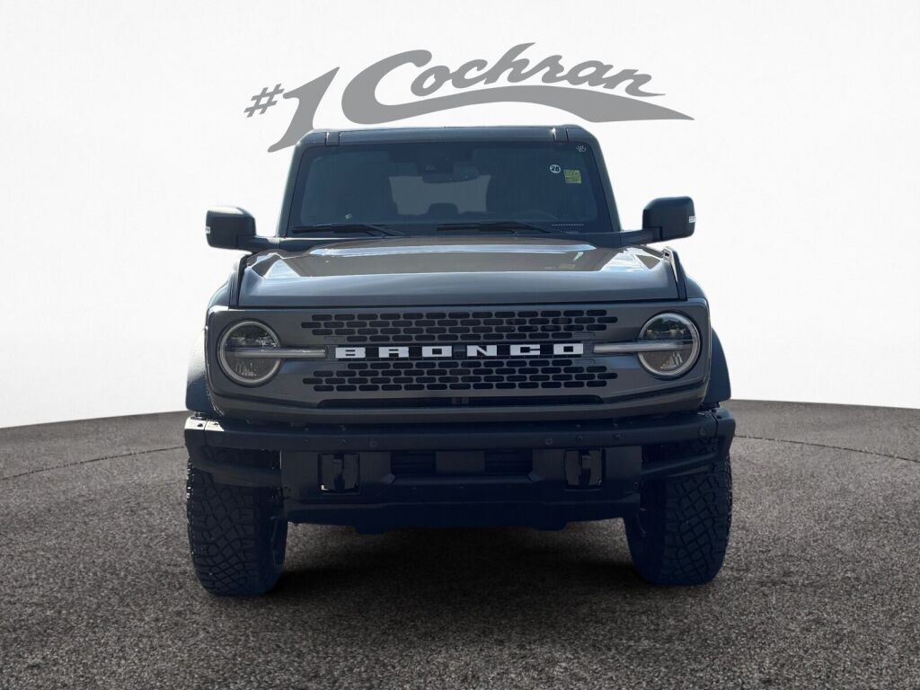 2025 Ford Bronco Badlands photo 2