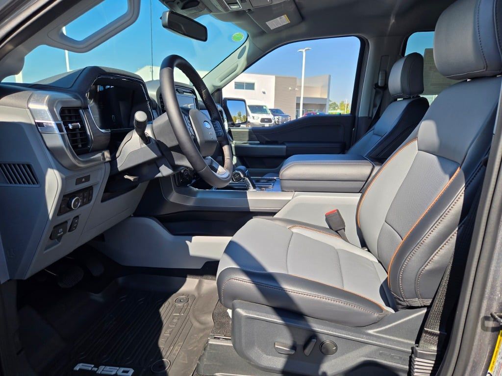 2025 Ford F-150 Lariat photo 19