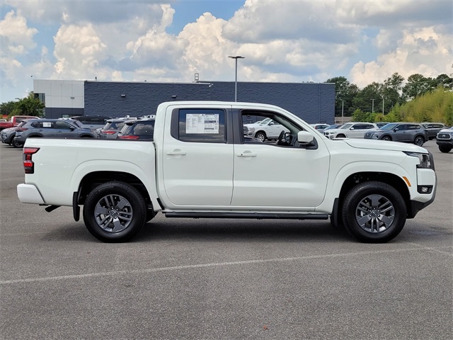 2025 Nissan Frontier Crew Cab SV photo 2