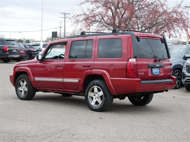 2010 Jeep Commander Sport photo 3