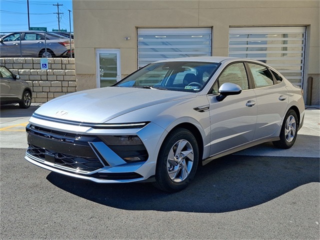 2025 Hyundai Sonata SE photo 3